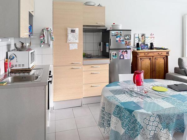 Jolie appartement récent pour senior en place.