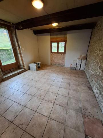 Opportunité Rare : Maison en Pierre à Rénover ? Martigny-le-Comte
