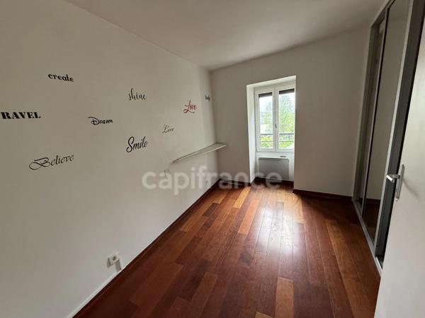 🏡 BAZEMONT 78–Propriété familiale 236 m²| 5 chambres dont 2 suites| Piscine|Véranda 30 m²|Terrain arboré 1 350 m² | Double accès