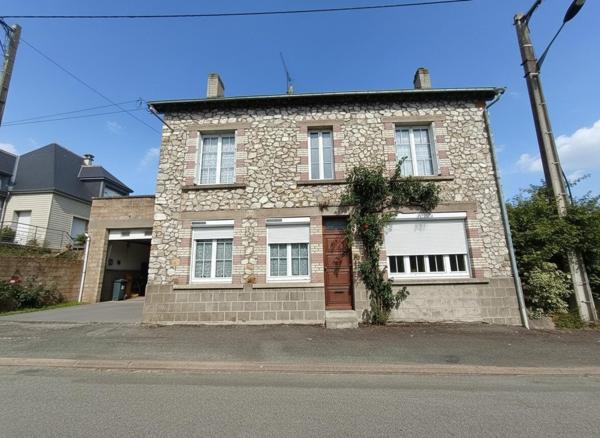 Maison en pierre avec 4 chambres, garage camping-car et jardin