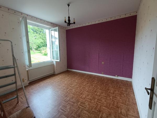 Maison en pierre avec 4 chambres, garage camping-car et jardin