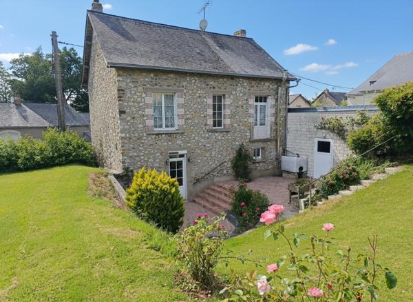 Maison en pierre avec 4 chambres, garage camping-car et jardin