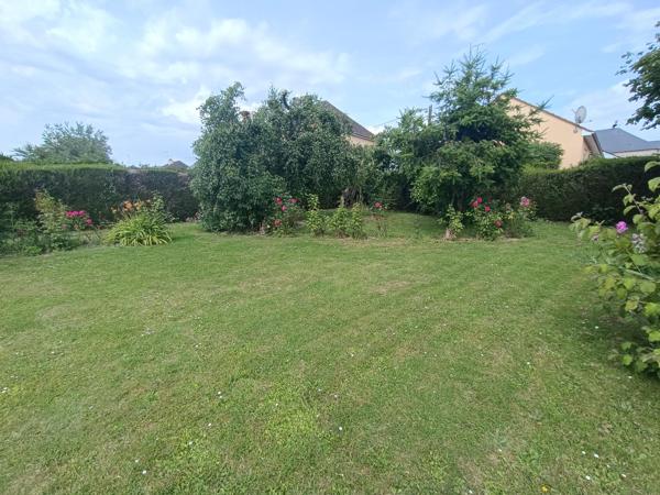 Maison en pierre avec 4 chambres, garage camping-car et jardin