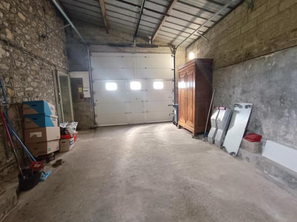 Maison en pierre avec 4 chambres, garage camping-car et jardin