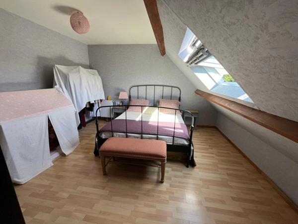 À VENDRE – MAISON FAMILIALE NON MITOYENNE – CHESSY BOURG – 4 CHAMBRES – JARDIN 518 m²