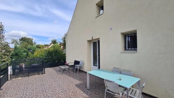 À VENDRE – MAISON FAMILIALE NON MITOYENNE – CHESSY BOURG – 4 CHAMBRES – JARDIN 518 m²