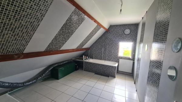 À VENDRE – MAISON FAMILIALE NON MITOYENNE – CHESSY BOURG – 4 CHAMBRES – JARDIN 518 m²