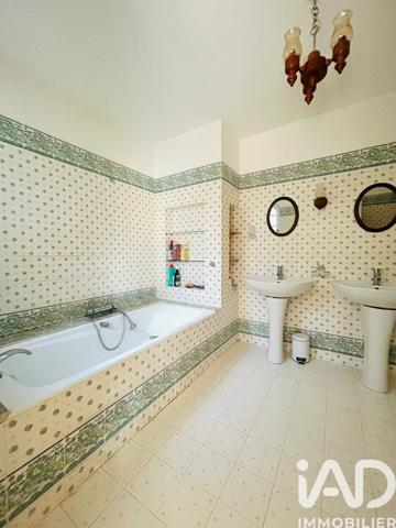 Maison à vendre 5 pièces 185 m² Le Revest-les-Eaux