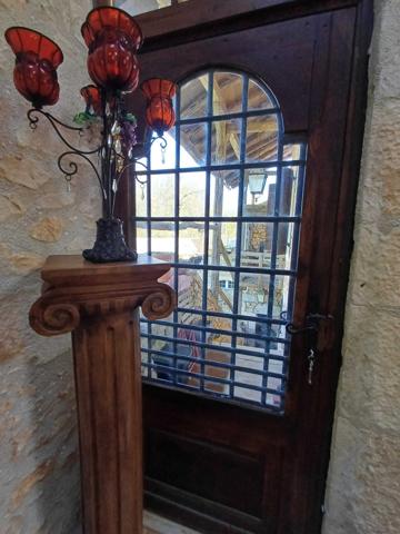 PROPRIETE DE CHARME EN BORD DE RIVIERE - TERRAIN 2,4 HECTARES