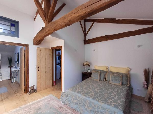 PROPRIETE DE CHARME EN BORD DE RIVIERE - TERRAIN 2,4 HECTARES