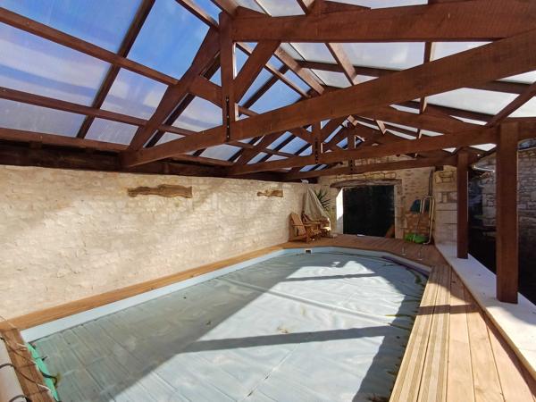PROPRIETE DE CHARME EN BORD DE RIVIERE - TERRAIN 2,4 HECTARES