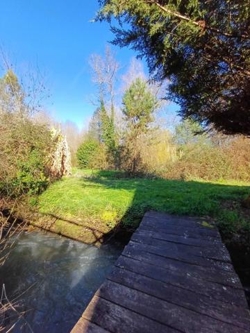 PROPRIETE DE CHARME EN BORD DE RIVIERE - TERRAIN 2,4 HECTARES