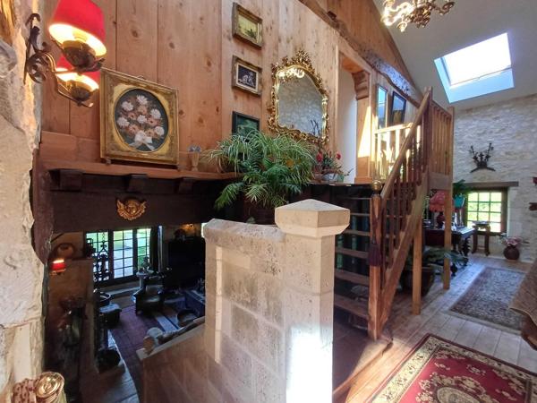 PROPRIETE DE CHARME EN BORD DE RIVIERE - TERRAIN 2,4 HECTARES