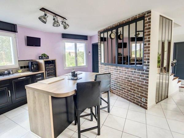 VILLA DE 165 M2  AVEC PISCINE ET POOL HOUSE