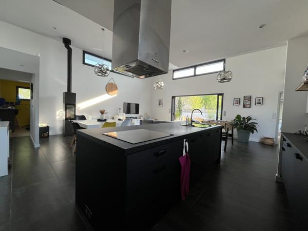 Cadaujac (33140) Villa contemporaine avec piscine