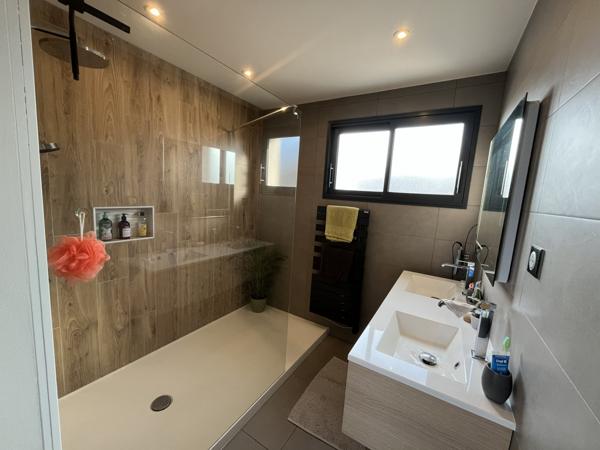 Cadaujac (33140) Villa contemporaine avec piscine
