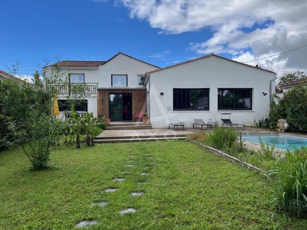Maison rénovée avec piscine