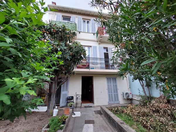 Vente                                                      Immeuble
                        
                     9 pièces                      160 m2                     à Cannes