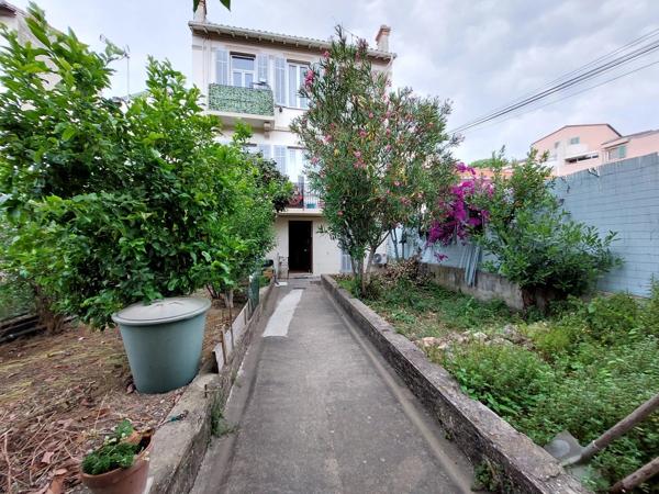Vente                                                      Immeuble
                        
                     9 pièces                      160 m2                     à Cannes