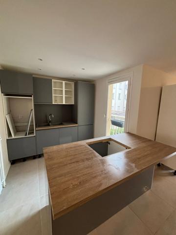 A VENDRE - Superbe appartement lumineux de 100 m2 avec balcon et cave