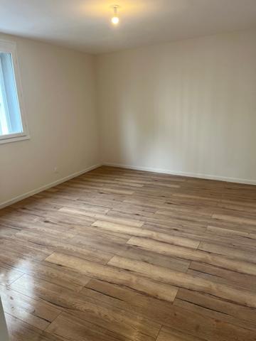 A VENDRE - Superbe appartement lumineux de 100 m2 avec balcon et cave