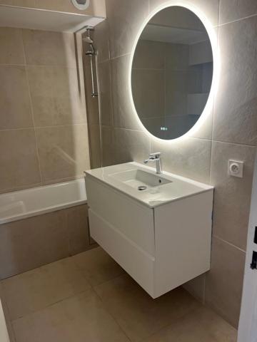 A VENDRE - Superbe appartement lumineux de 100 m2 avec balcon et cave