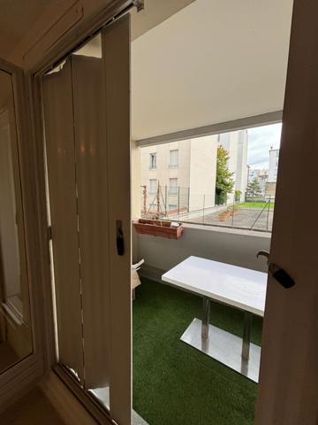 A VENDRE - Superbe appartement lumineux de 100 m2 avec balcon et cave