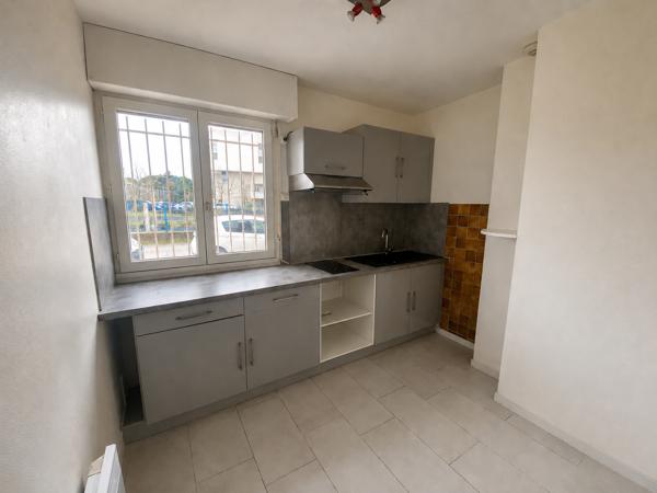 Appartement à louer 530 € CC CARCASSONNE 2 p 51 m² DPE C