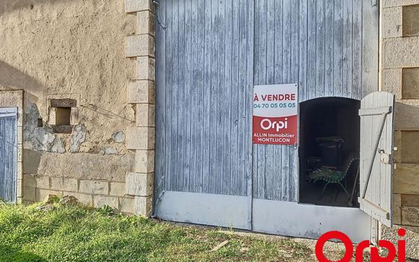 Maison à vendre    1 pièce • 50 m2 Commentry