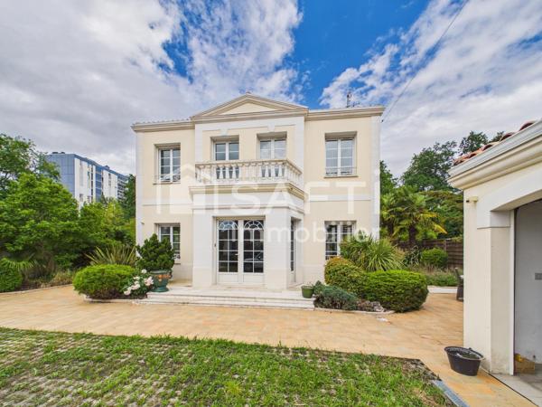 MERIGNAC - Maison lumineuse de 180 m2 avec de beaux volumes