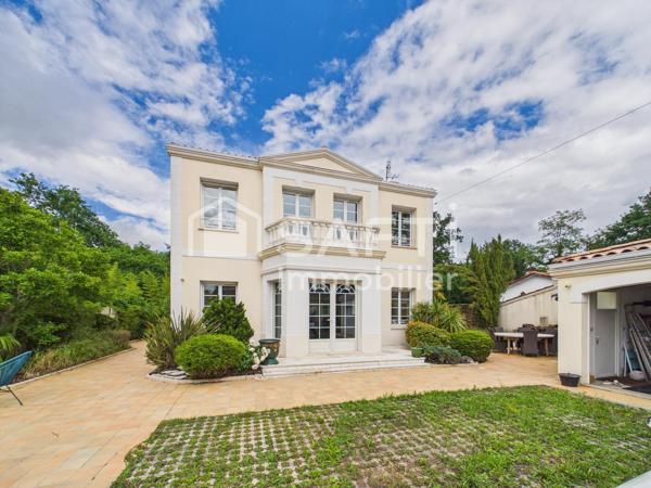 MERIGNAC - Maison lumineuse de 180 m2 avec de beaux volumes