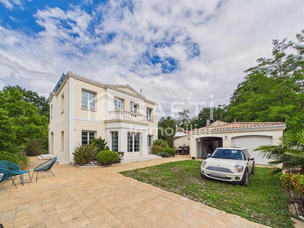 MERIGNAC - Maison lumineuse de 180 m2 avec de beaux volumes