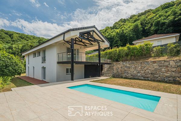 Maison contemporaine avec vue panoramique et piscine