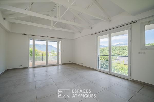 Maison contemporaine avec vue panoramique et piscine