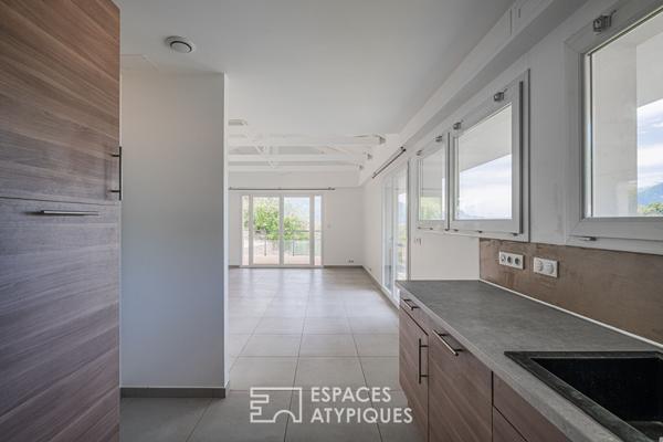 Maison contemporaine avec vue panoramique et piscine