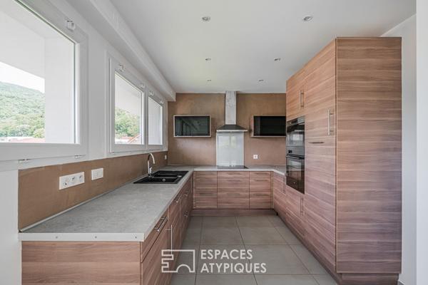 Maison contemporaine avec vue panoramique et piscine