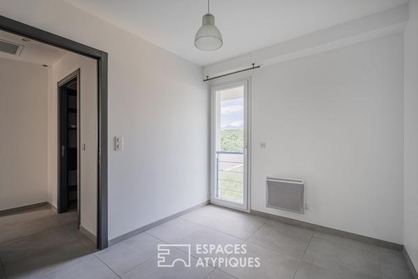 Maison contemporaine avec vue panoramique et piscine