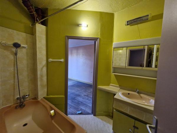 Centre SAINT-DENIS - T3 Beau Potentiel à rénover