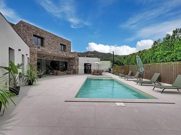 Vente                                                      Propriété
                        
                     5 pièces                      181 m2                     à Calvi