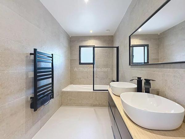 Vente                                                      Propriété
                        
                     5 pièces                      181 m2                     à Calvi