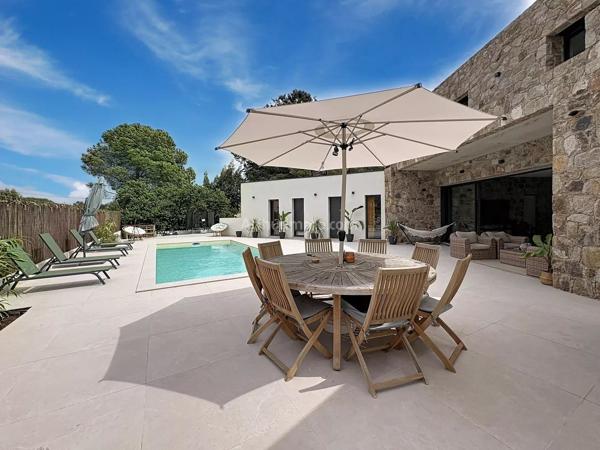 Vente                                                      Propriété
                        
                     5 pièces                      181 m2                     à Calvi