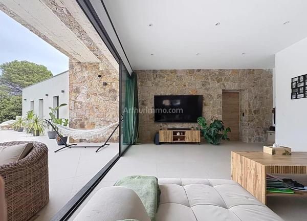 Vente                                                      Propriété
                        
                     5 pièces                      181 m2                     à Calvi