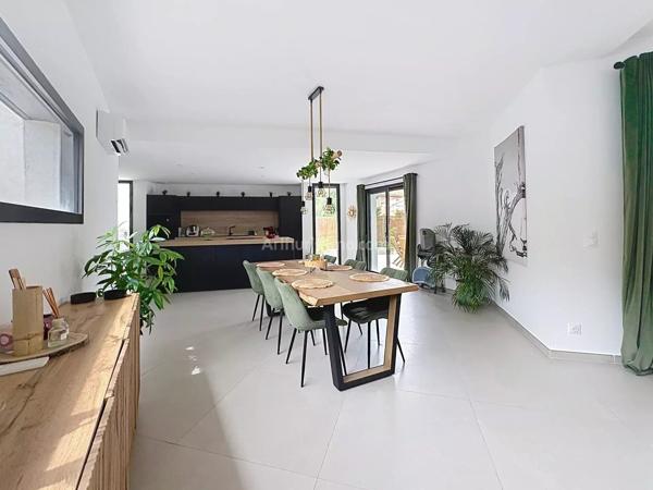Vente                                                      Propriété
                        
                     5 pièces                      181 m2                     à Calvi