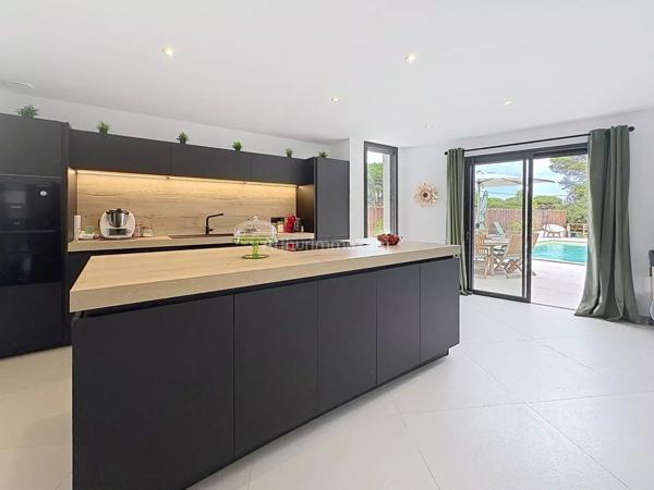 Vente                                                      Propriété
                        
                     5 pièces                      181 m2                     à Calvi