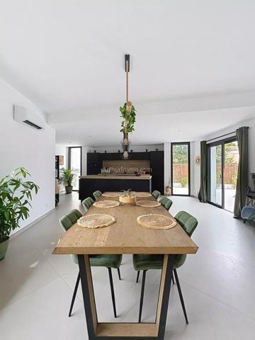 Vente                                                      Propriété
                        
                     5 pièces                      181 m2                     à Calvi