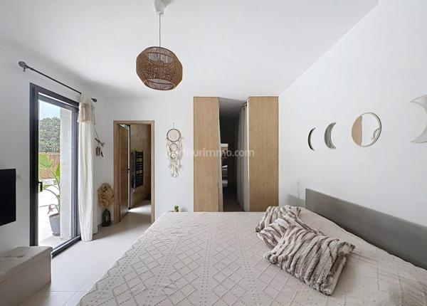 Vente                                                      Propriété
                        
                     5 pièces                      181 m2                     à Calvi