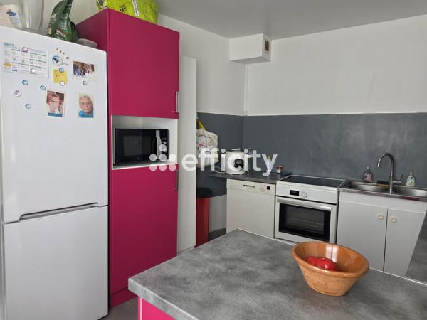 Maison
         4 pièces
        - 80 m²