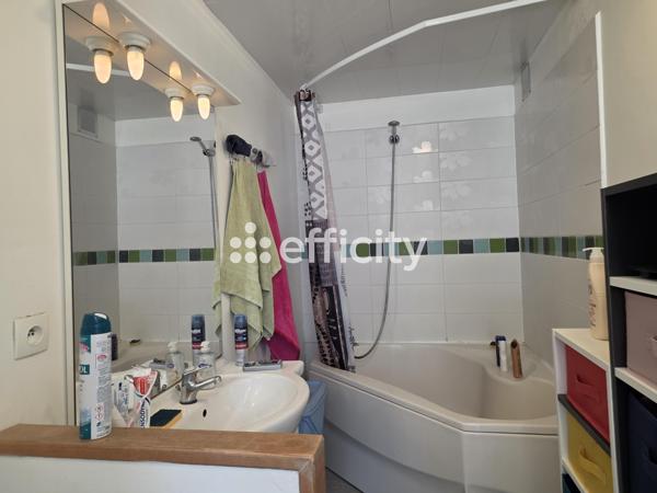 Maison
         4 pièces
        - 80 m²