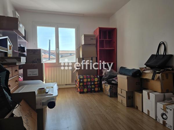 Maison
         4 pièces
        - 80 m²