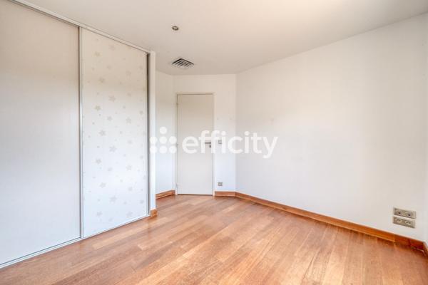 Maison
         7 pièces
        - 149 m² Bien prestige 529 000 € *